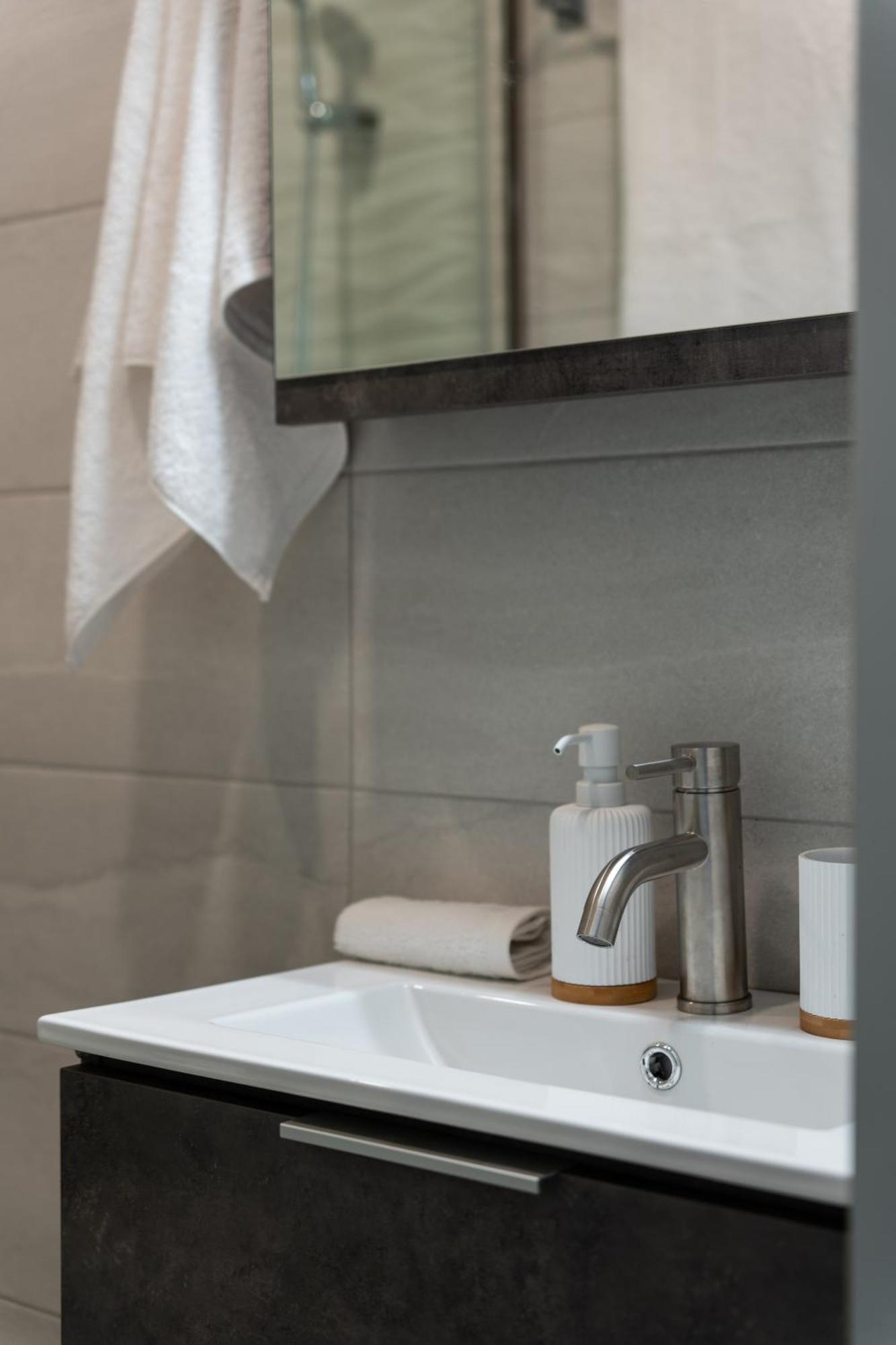 Secret View Apartment, With Private Jacuzzi Rethymno  Ngoại thất bức ảnh
