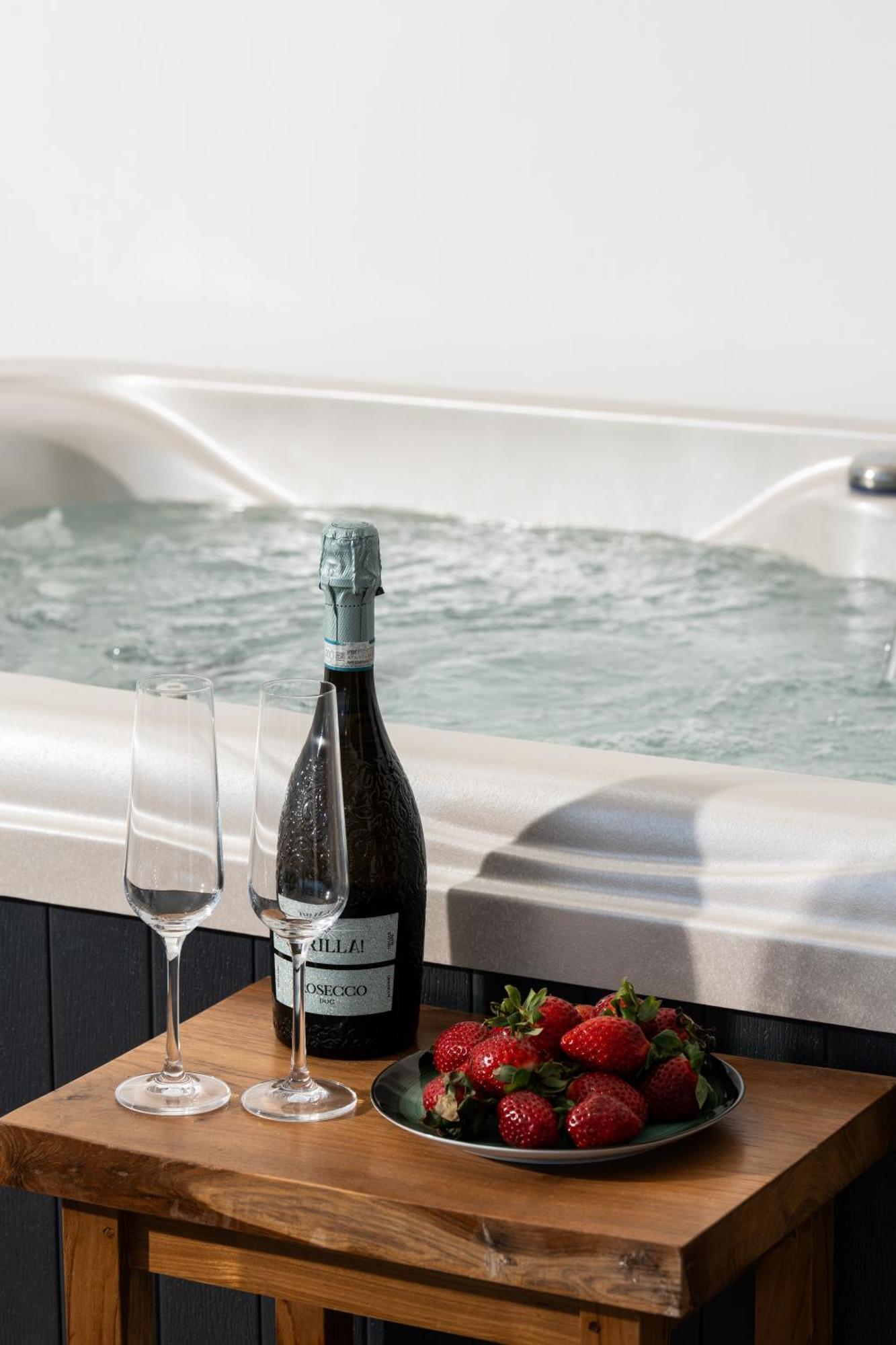 Secret View Apartment, With Private Jacuzzi Rethymno  Ngoại thất bức ảnh