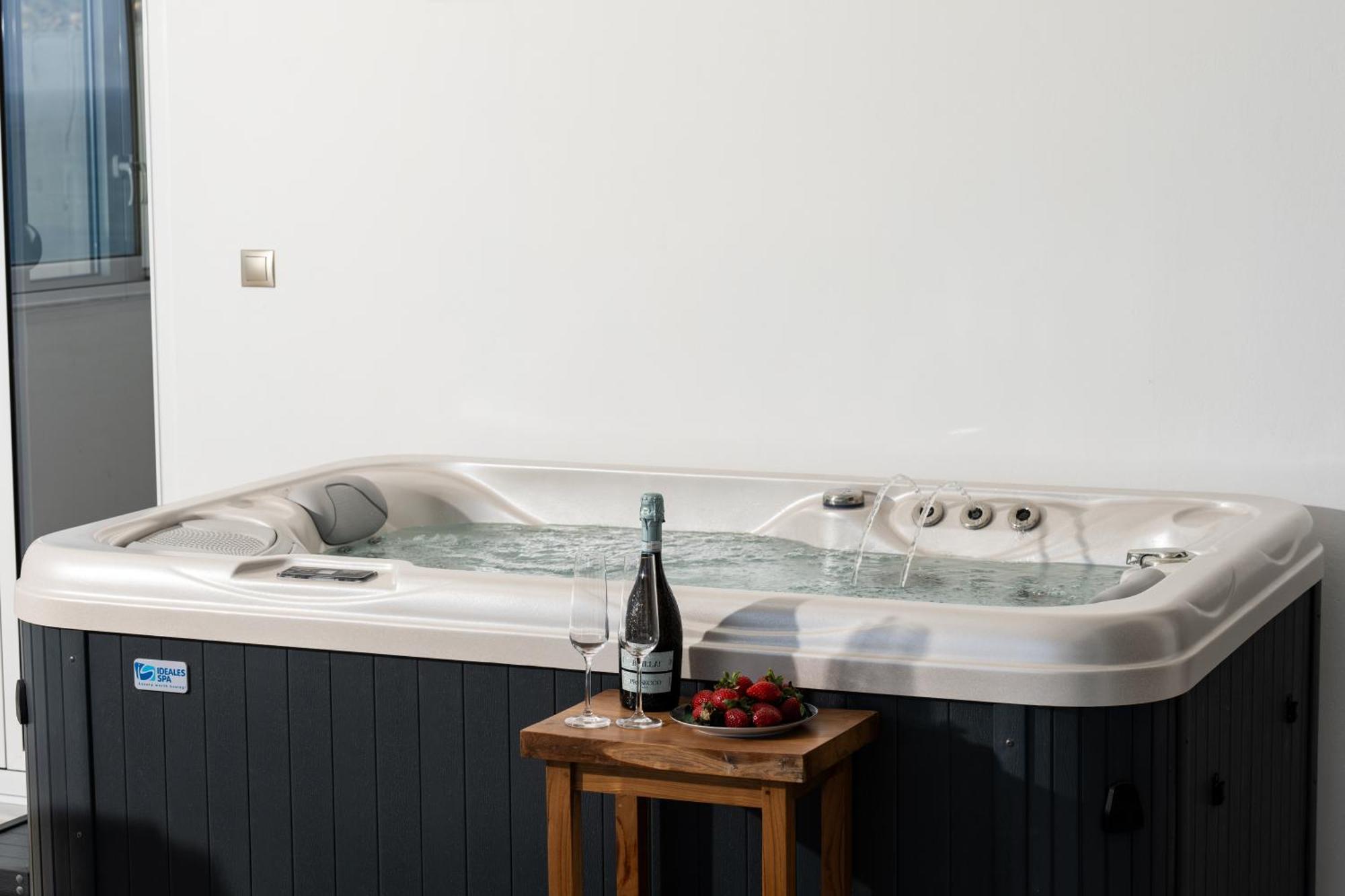 Secret View Apartment, With Private Jacuzzi Rethymno  Ngoại thất bức ảnh